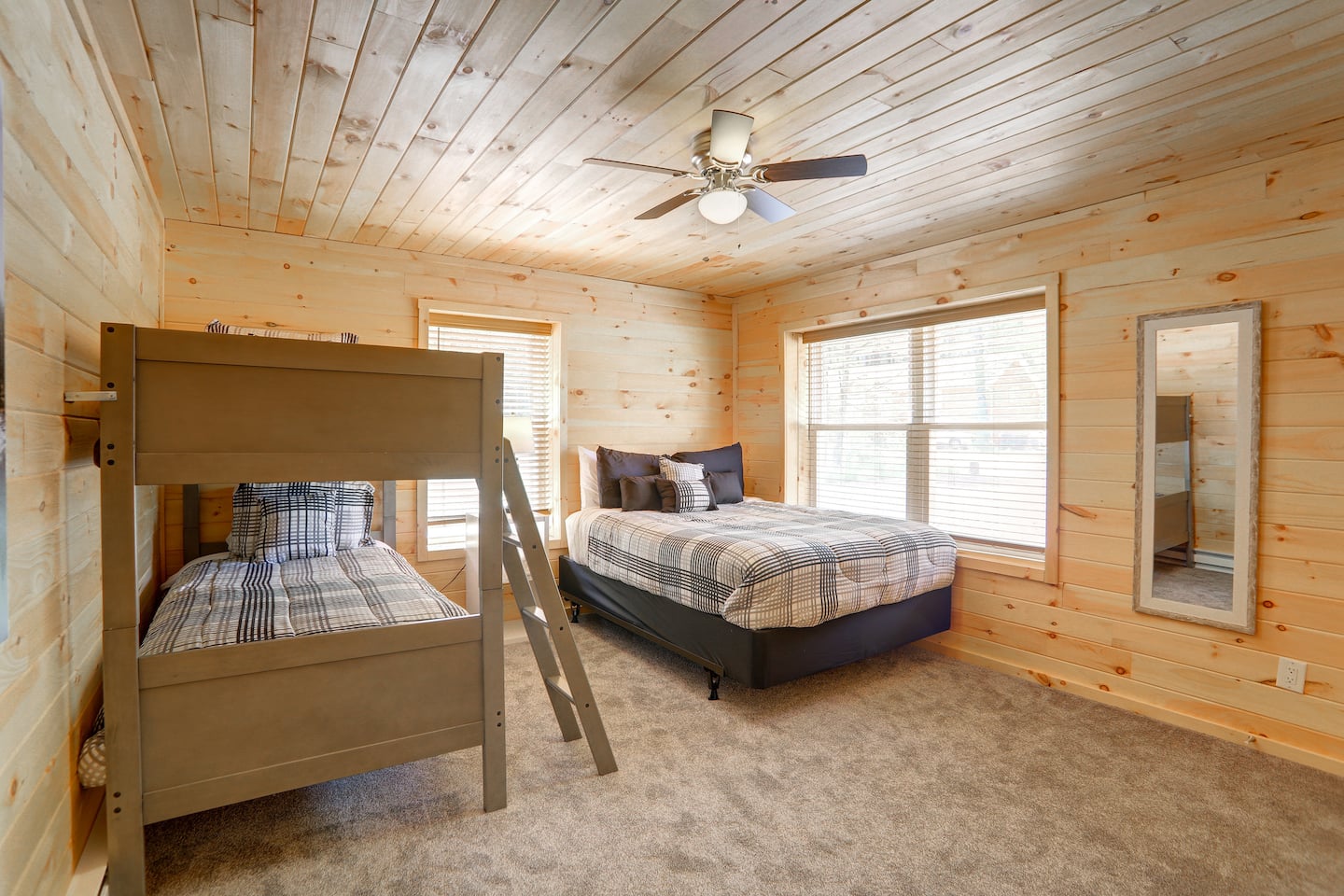 Bedroom 5 at Driftwood Retreat: Full bed + twin bunk bed