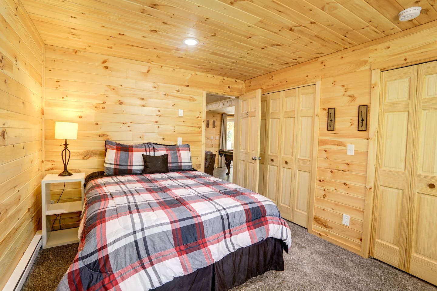Bedroom 6 at Driftwood Retreat: Queen bed