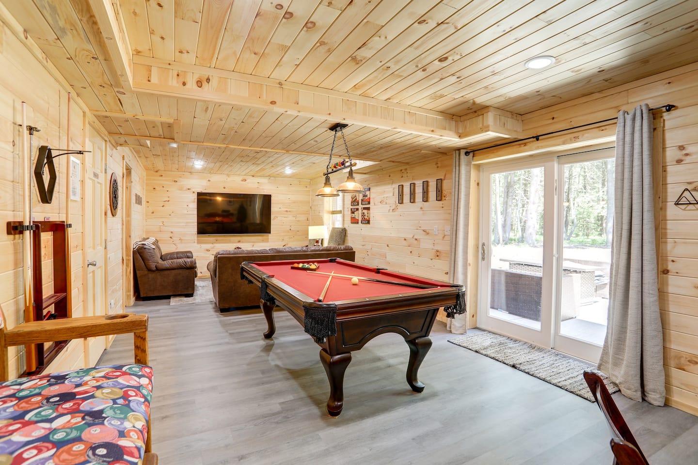Play downstairs at Driftwood Retreat